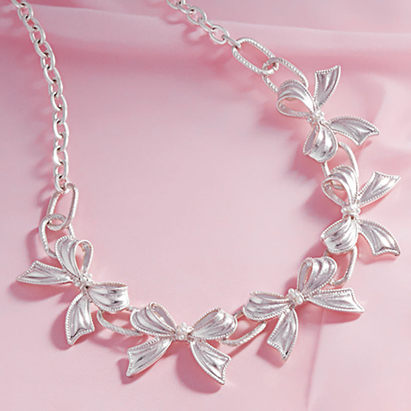 The "Chic Bow" Necklace