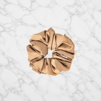 Kitsch Pillow Scrunchie gold on white marble