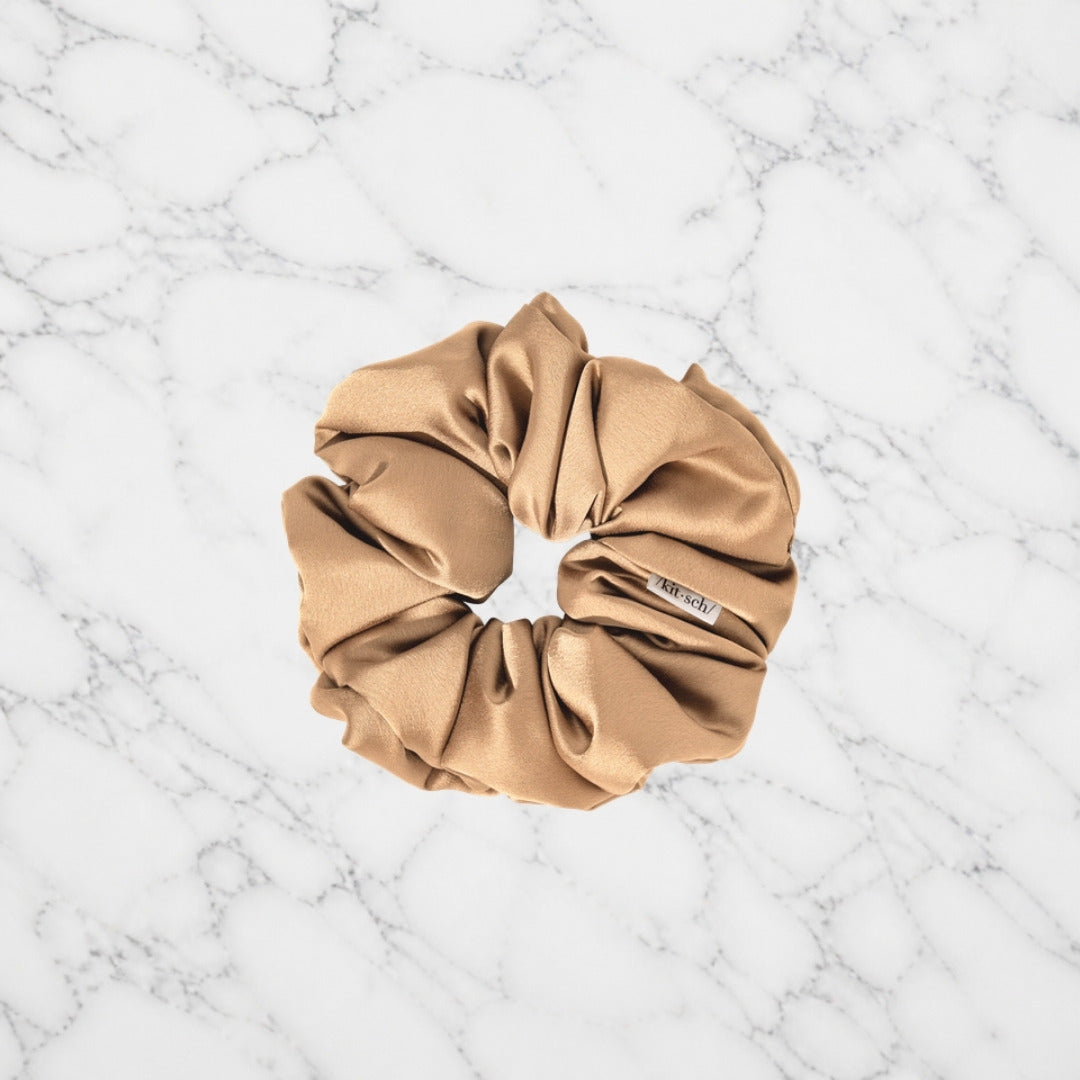 Kitsch Pillow Scrunchie gold on white marble