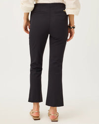 The "Noir" 26" Kynlee Bi-Stretch Pant by Lilly Pulitzer