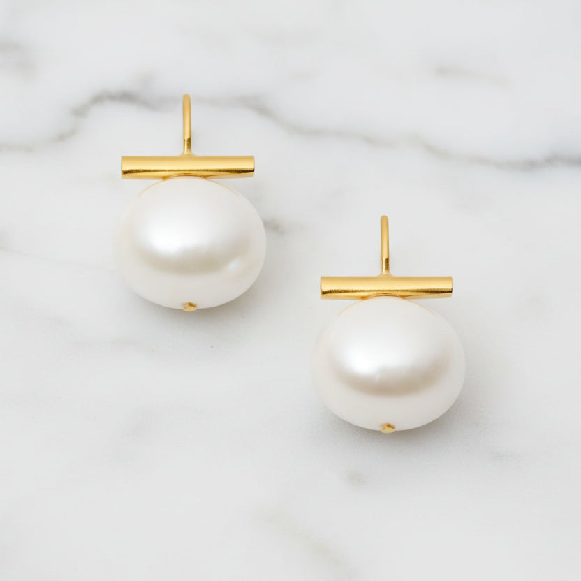 The "Classic Forever Fave Pebble Pearls Medium" by CC & Co Catherine Canino